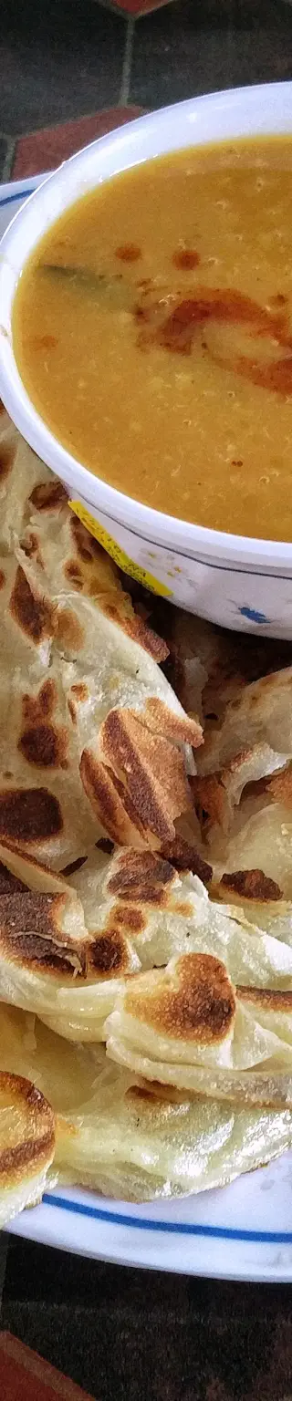 Sei dabei, wenn dein leckeres Roti Chanai auf der heissen Platte zubereitet wird